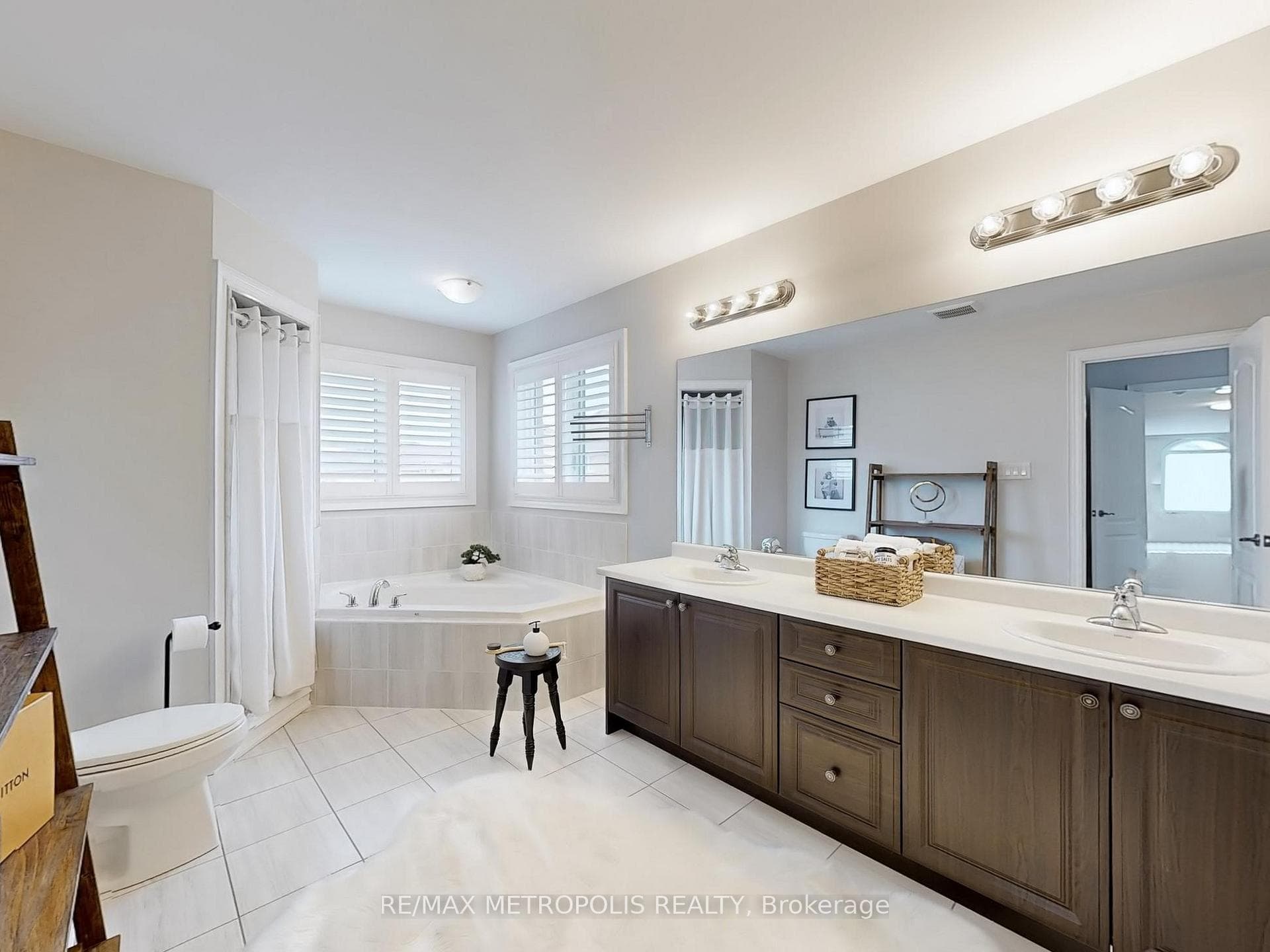 124 Milby Crescent, Bradford West Gwillimbury, ON L3Z 0X8, Bradford West Gwillimbury, ON — photo 16 of 29