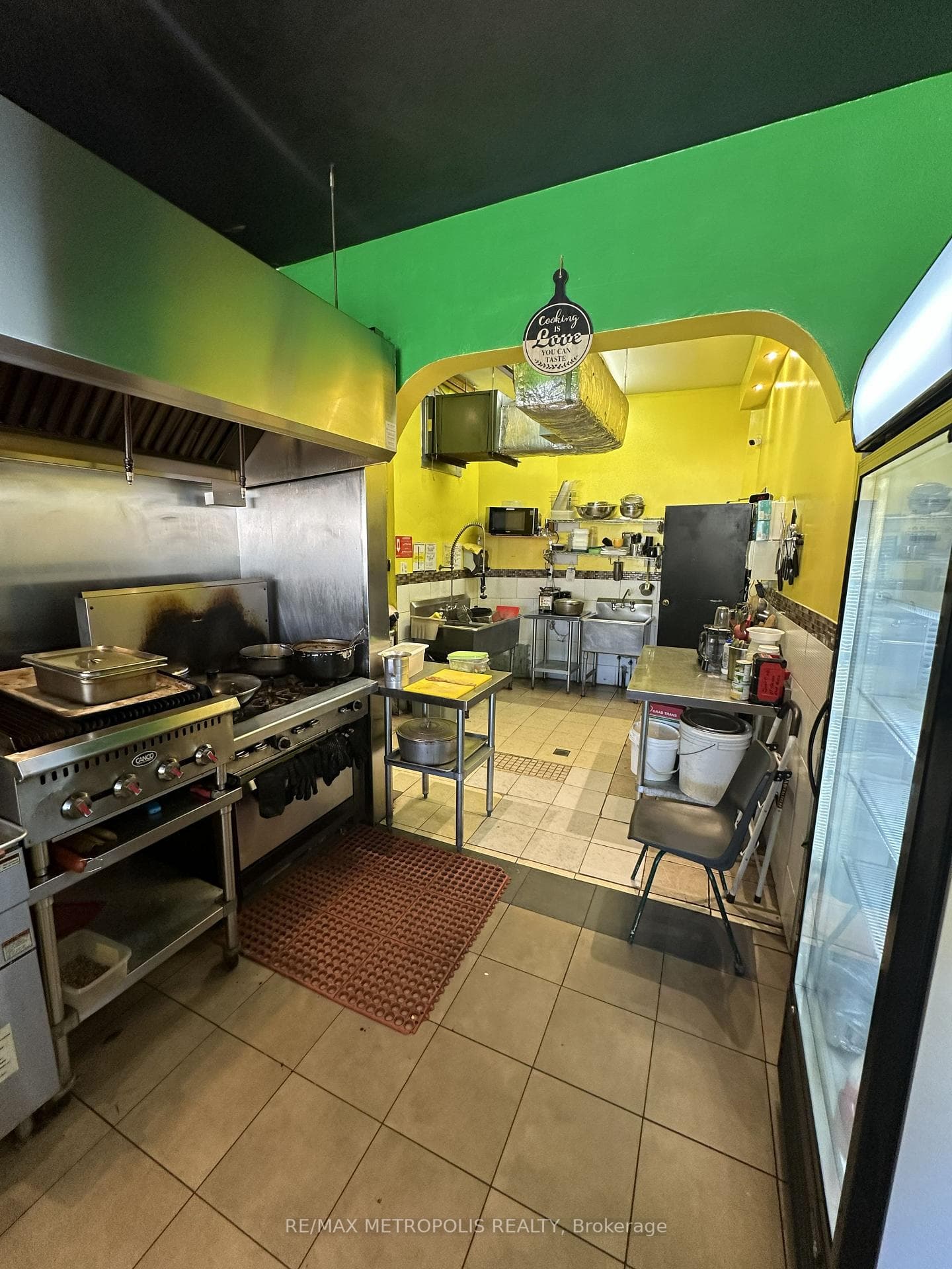 854 BATHURST Street, Toronto C02, ON M5R 3G3, Toronto C02, ON — photo 11 of 49