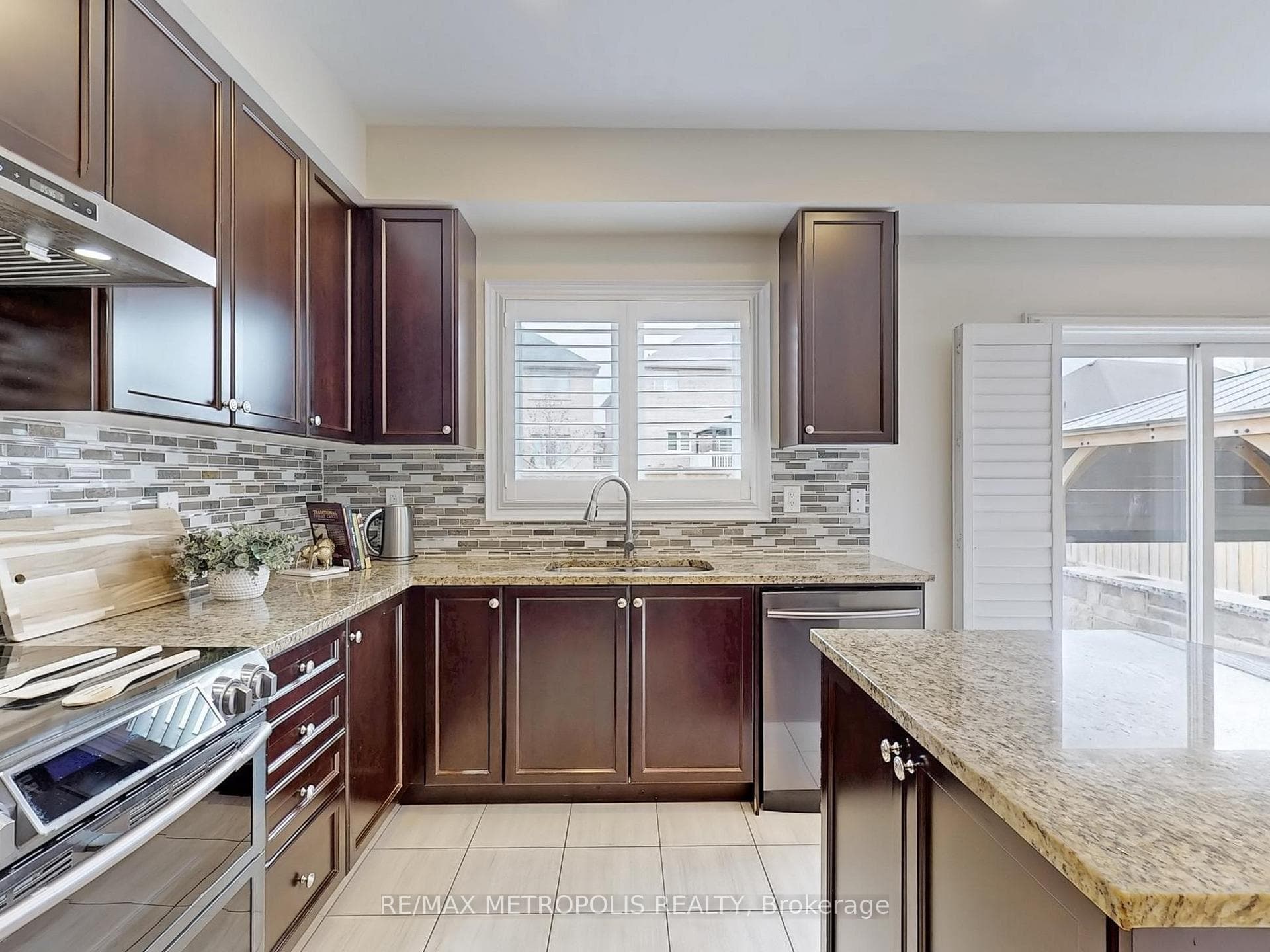 124 Milby Crescent, Bradford West Gwillimbury, ON L3Z 0X8, Bradford West Gwillimbury, ON — photo 11 of 29