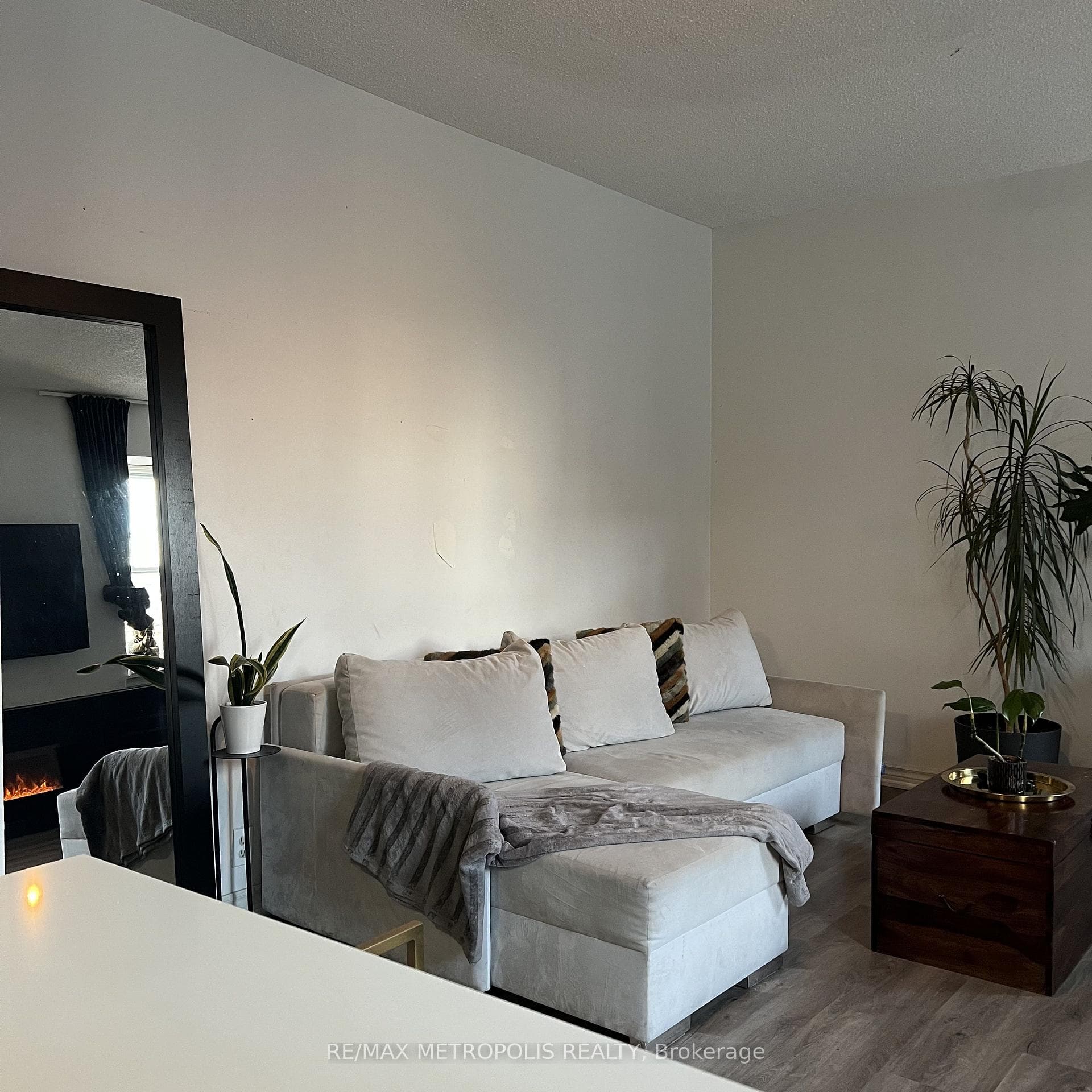 854 BATHURST Street, Toronto C02, ON M5R 3G3, Toronto C02, ON — photo 16 of 49