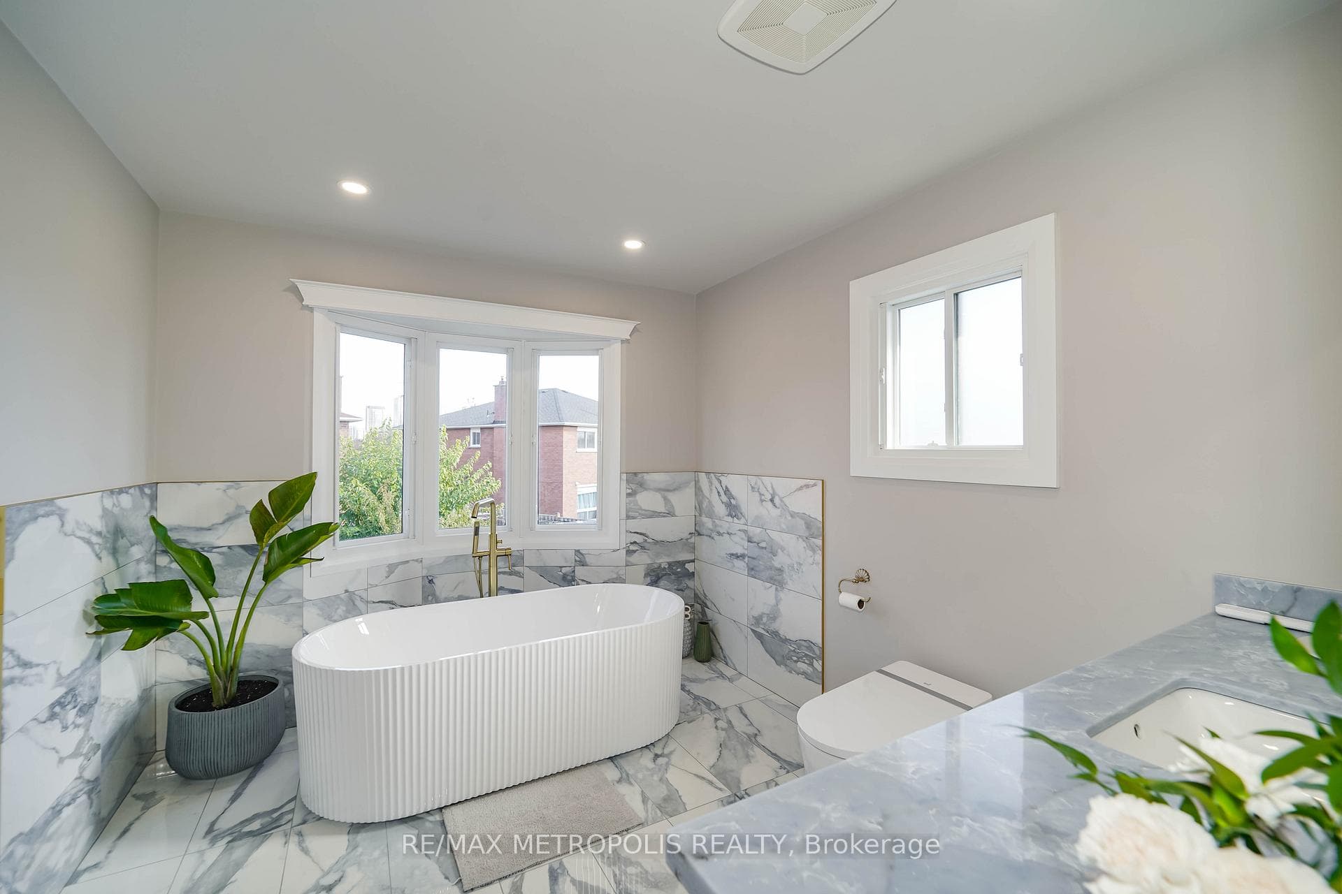 4392 Grassland Crescent, Mississauga, ON L5V 1E2, Mississauga, ON — photo 31 of 57