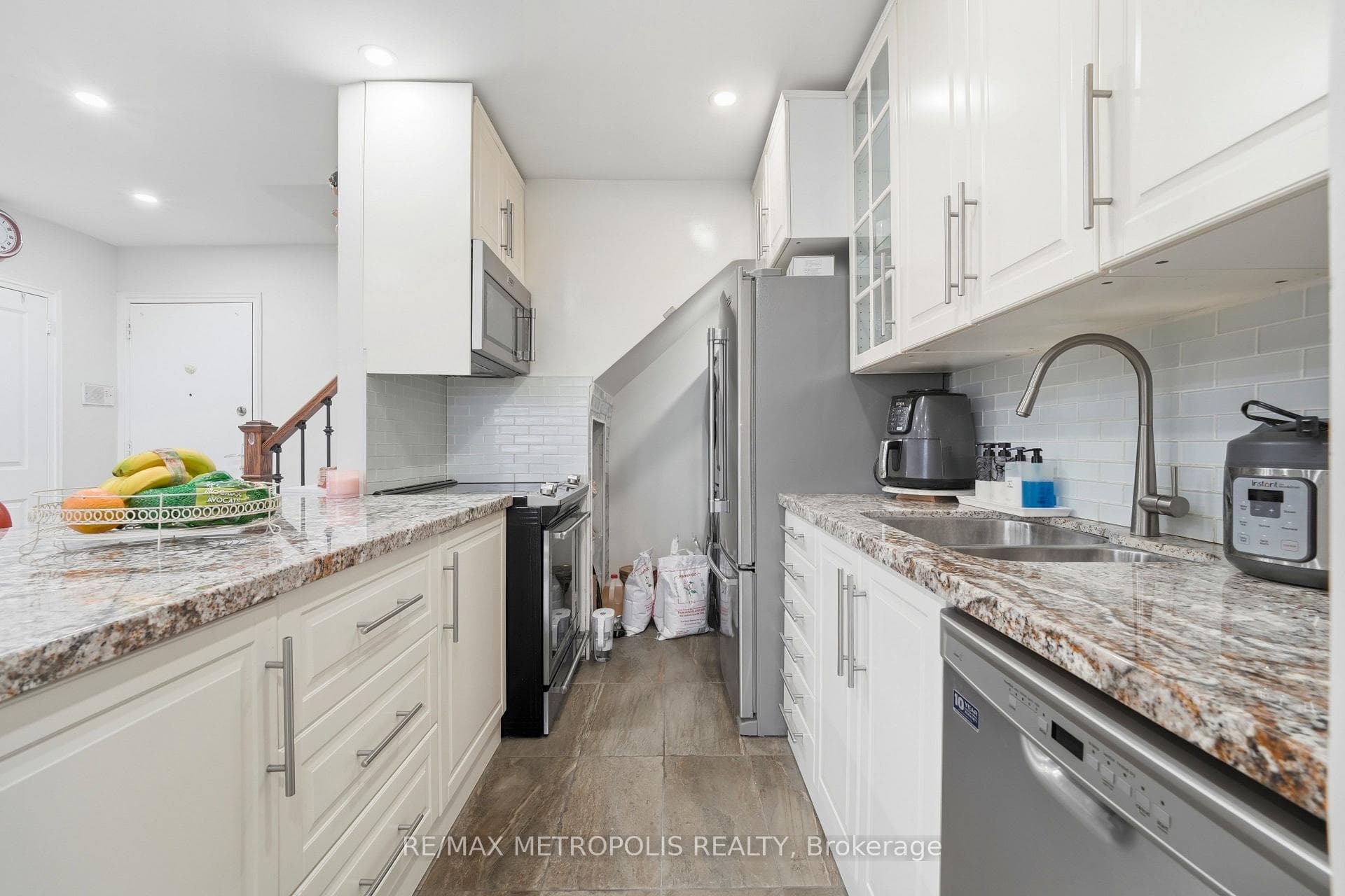 5877 Bathurst Street 205, Toronto C07, ON M2R 1Y7, Toronto C07, ON — photo 15 of 26