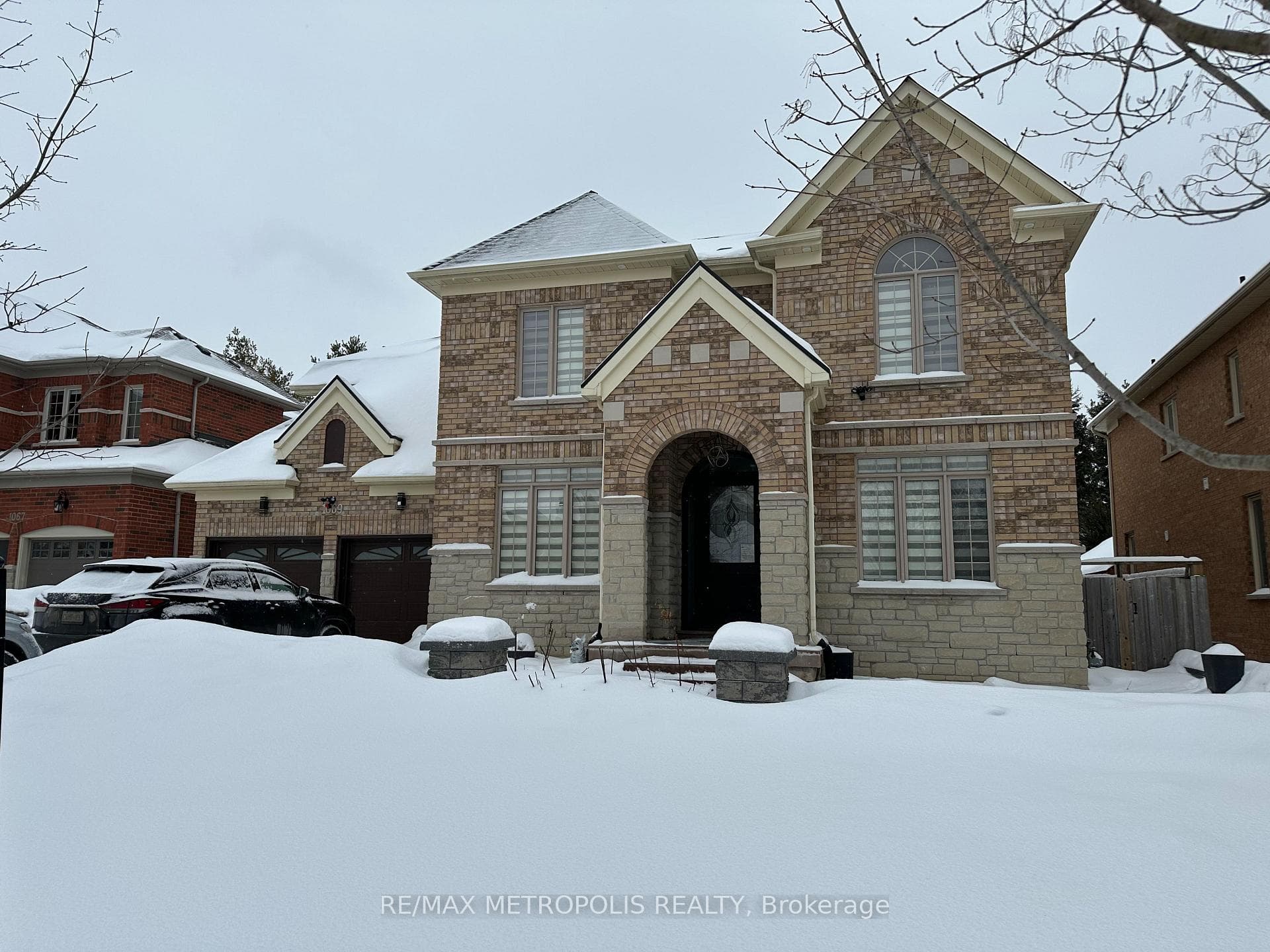 1069 Nellie Little Crescent, Newmarket, ON L3X 3E3, Newmarket, ON — photo 3 of 44