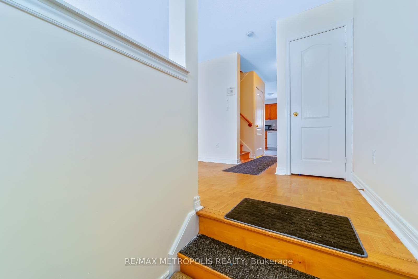 16B Gower Street, Toronto E03, ON M4B 3P5, Toronto E03, ON — photo 2 of 14