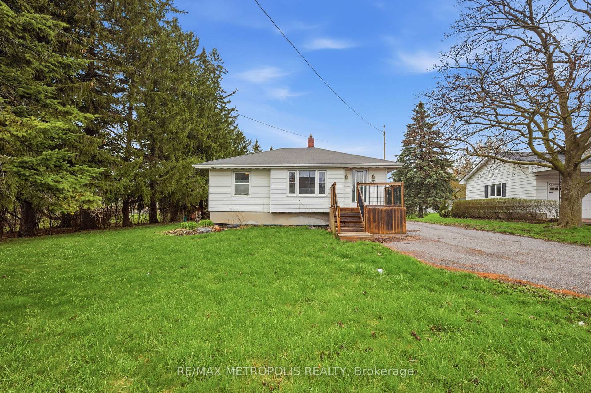 148 Winchester Road E, Whitby, ON L1M 1X2, Whitby, ON — photo 1 of 11