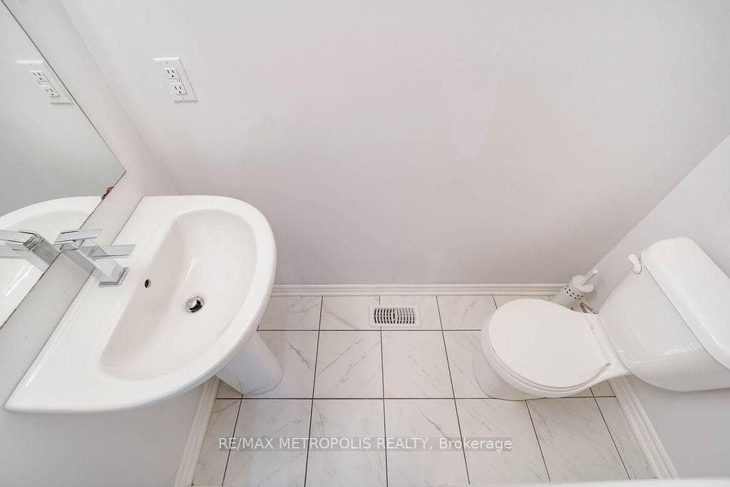 22 Haskins Crescent, Georgina, ON L4P 0H4, Georgina, ON — photo 10 of 50