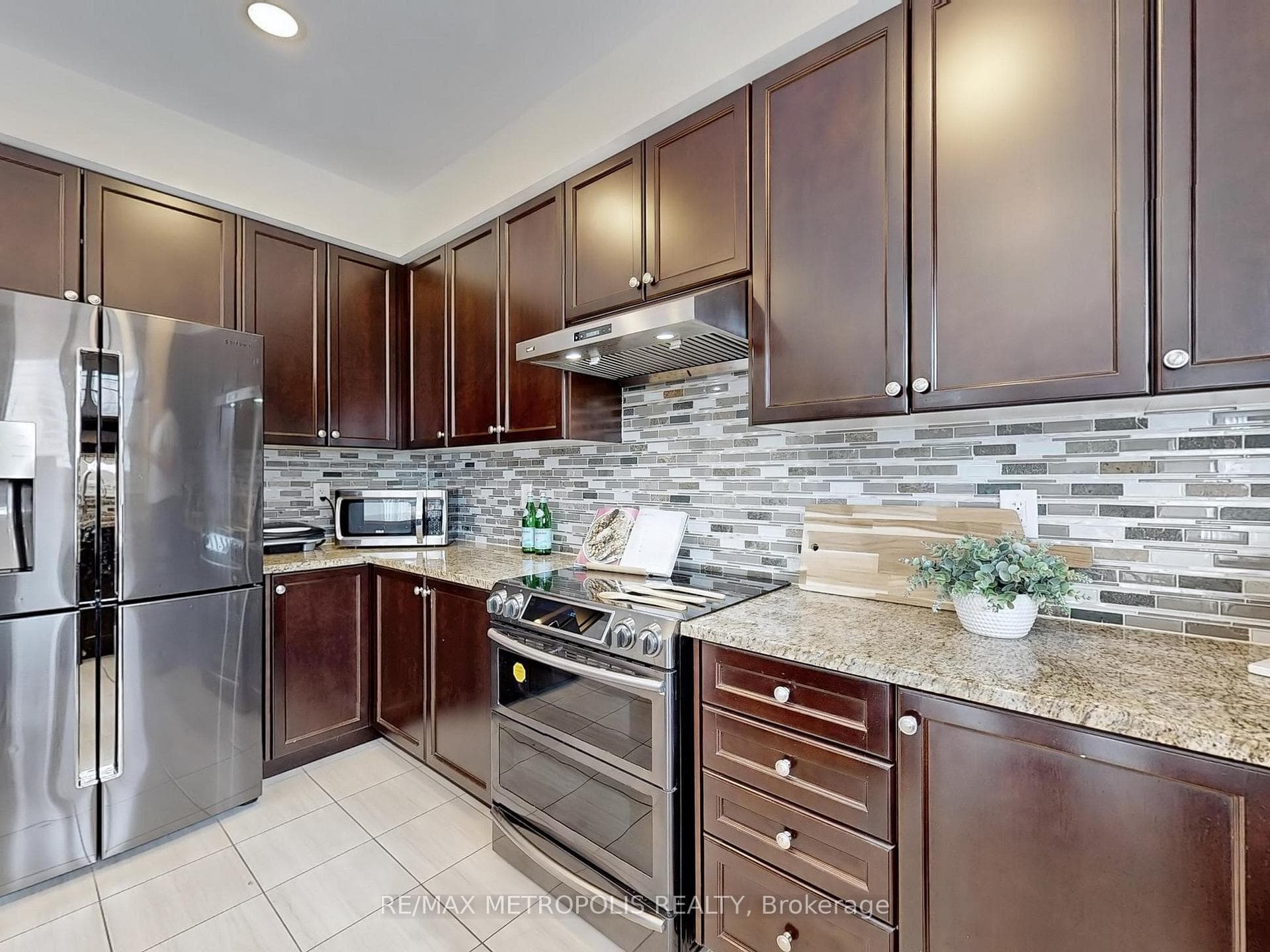 124 Milby Crescent, Bradford West Gwillimbury, ON L3Z 0X8, Bradford West Gwillimbury, ON — photo 10 of 29