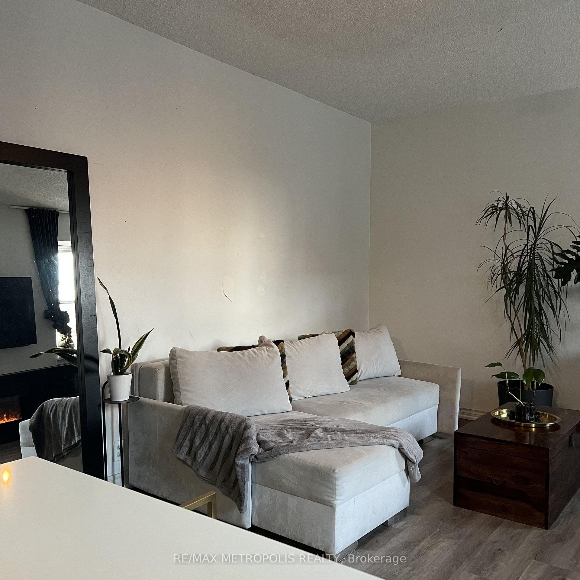 854 BATHURST Street, Toronto C02, ON M5R 3G3, Toronto C02, ON — photo 15 of 49
