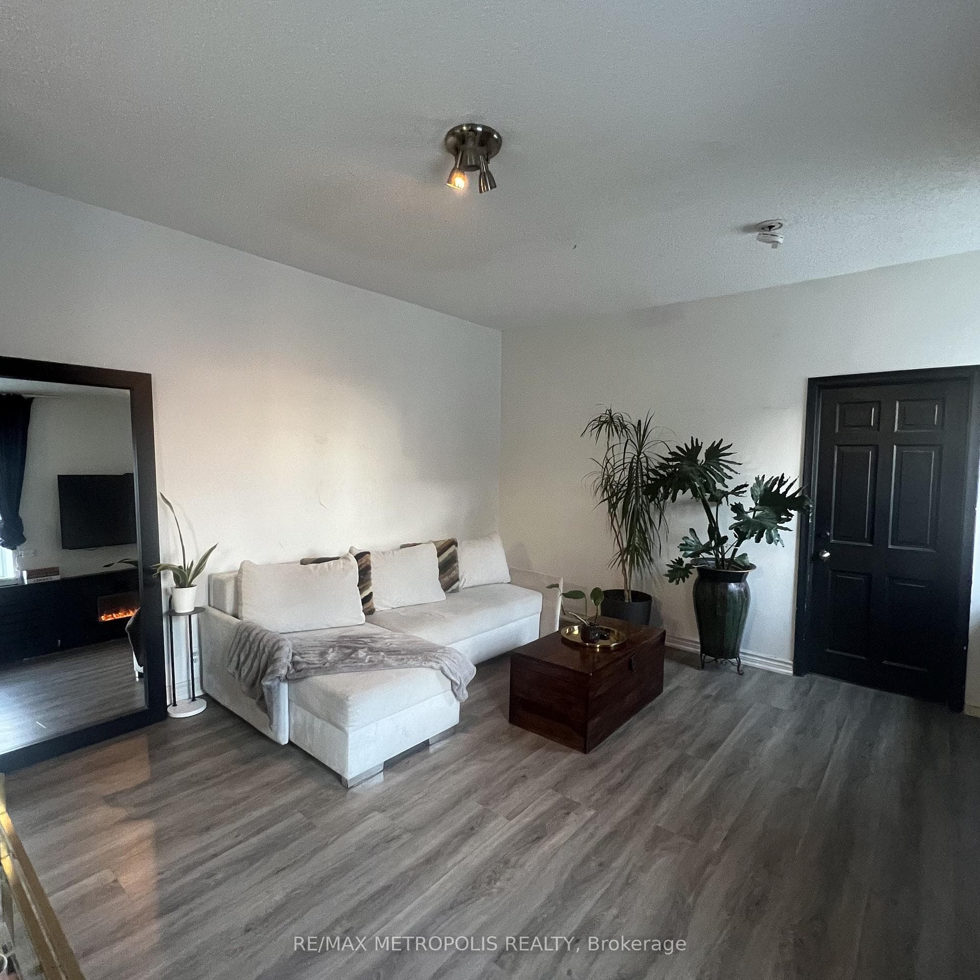 854 BATHURST Street, Toronto C02, ON M5R 3G3, Toronto C02, ON — photo 4 of 49
