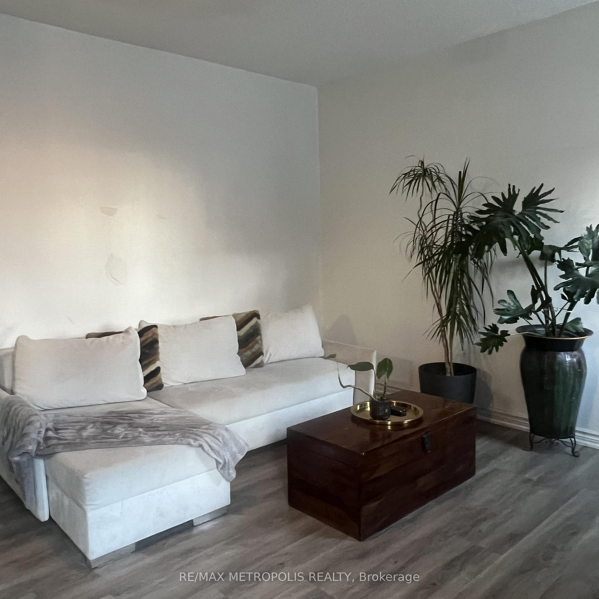 854 BATHURST Street, Toronto C02, ON M5R 3G3, Toronto C02, ON — photo 17 of 49